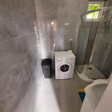 Ruzica Lägenhet Vir