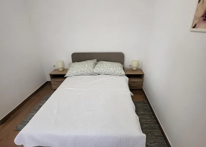 Ruzica Lägenhet Vir